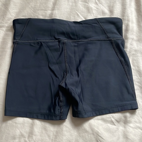 UNDERARMOUR shorts small - Picture 2 of 2
